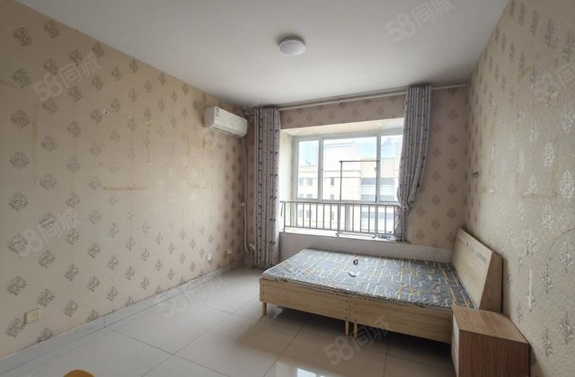 香江附近，海润公园，海源丽都电梯房好楼层三室，看房方便。