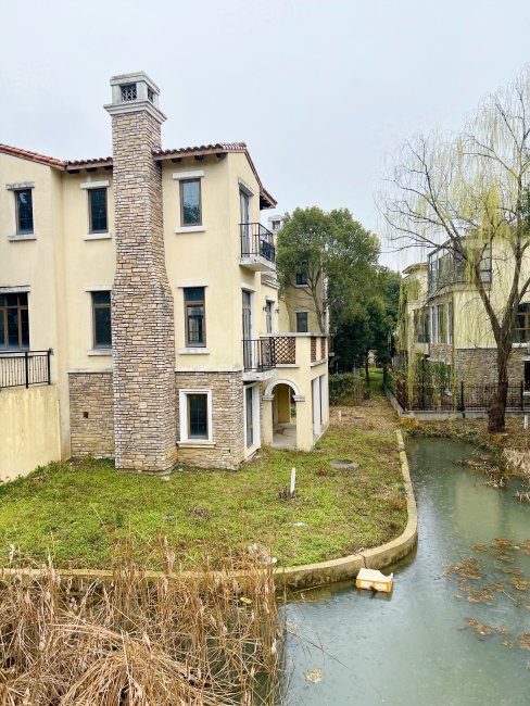 急售晴碧园溪园不靠高铁临河花园300平纯毛坯看房方便