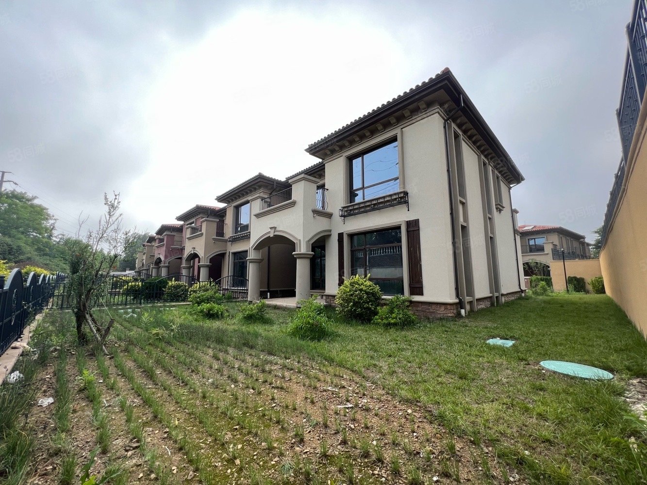 安纳溪villa(别墅)3室2厅4卫206㎡南北305万