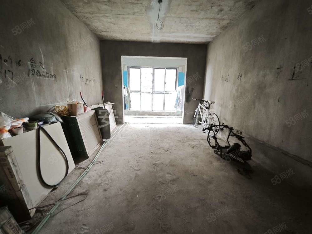 东湖花苑3室2厅2卫117㎡南北89.8万