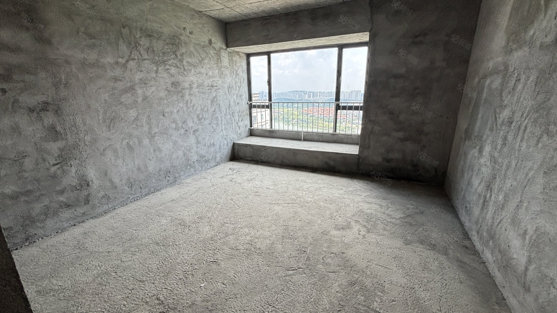 天秀湾5室2厅4卫254㎡南北268万