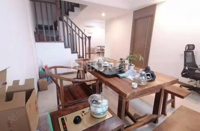 保利金香槟4室2厅106㎡155万二手房图片