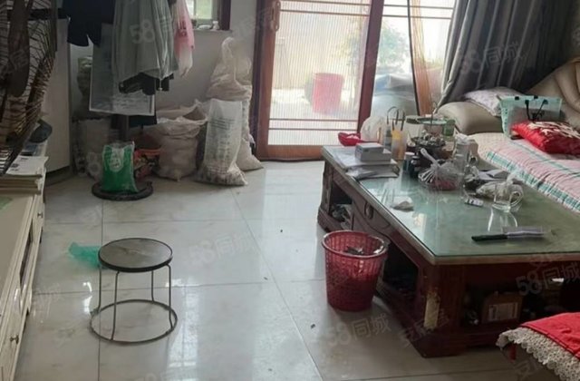 香江嘉明新城邦香格里小镇步梯二楼 3室 2 厅2卫140平