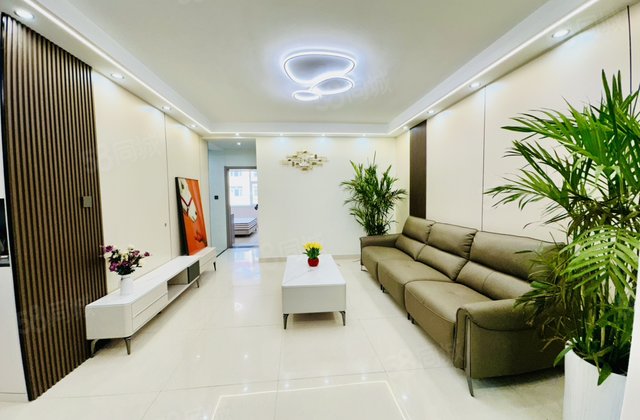 湖边2016年房龄 精装修三室 昌润路秀水苑紧邻名人苑 好房