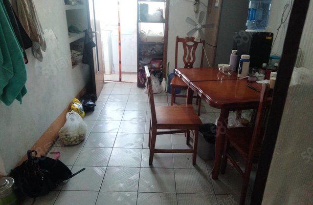 67万老一中老文轩三室外国语    中间楼层6万迁户免大税