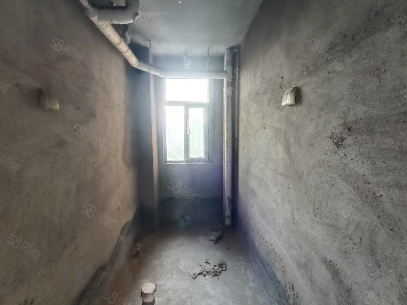名仕豪庭3室2厅1卫125㎡南北48万