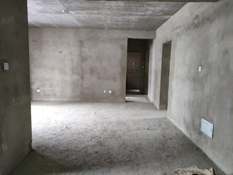 南阳藏珑3室2厅1卫125.32㎡南63万