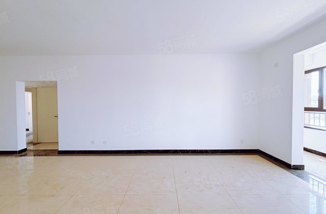 公园附近电梯洋房5室有两个车位有车库房东包大税