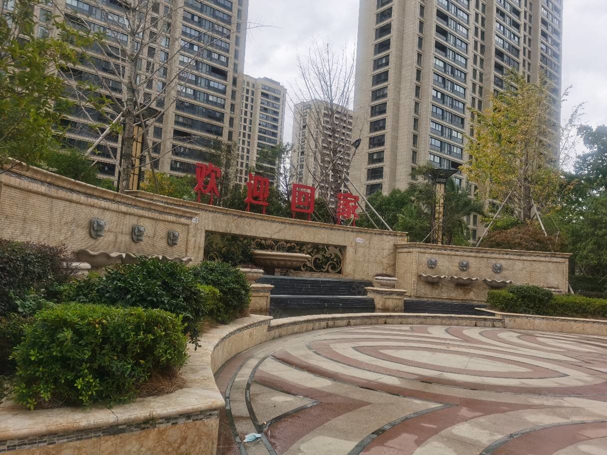 急售急售冠郡铭苑仅12200四室毛坯好楼层洪家