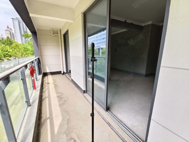 玖璋院3室2厅2卫135㎡南北105万
