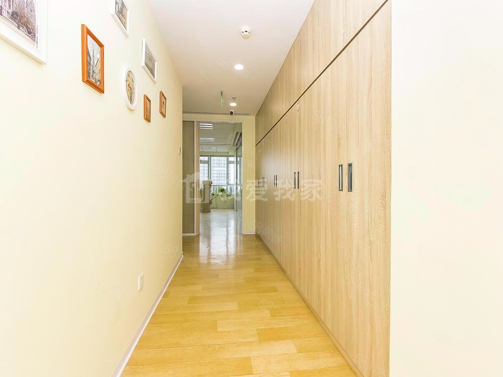 冠城名敦道(A區(qū))1室1廳0衛(wèi)93.13㎡東440萬(wàn)