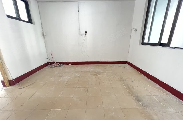 急售东昌中学 兴华路 中间楼层 三室两厅 免大税 可按揭