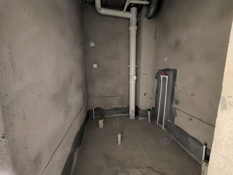 融城樾府3室2厅2卫140㎡南北130万