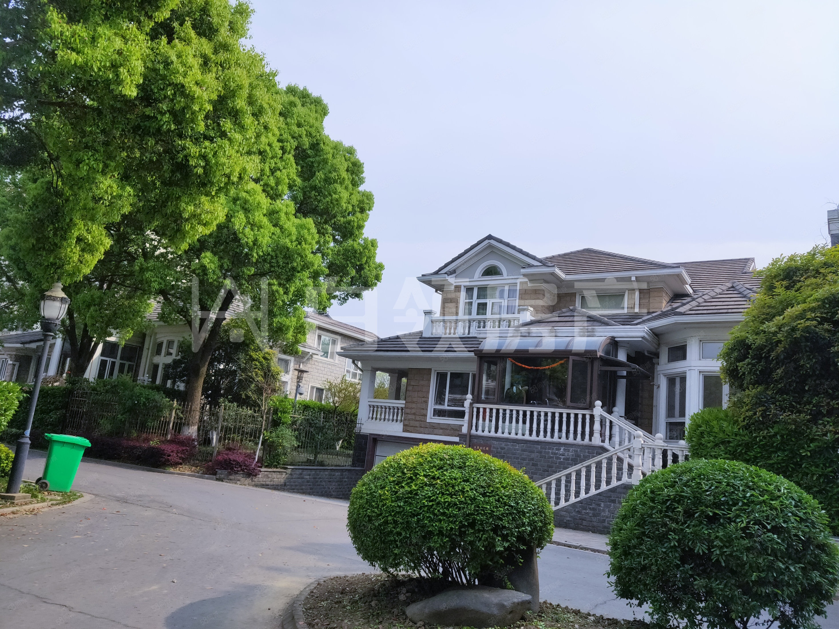 6室2厅 198平 900万 满五 太湖威尼斯花园(别墅)