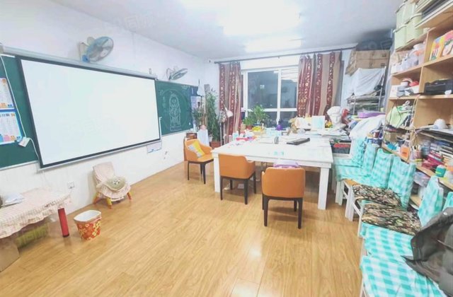 剑桥园(东区)4室2厅158.19㎡113万二手房图片