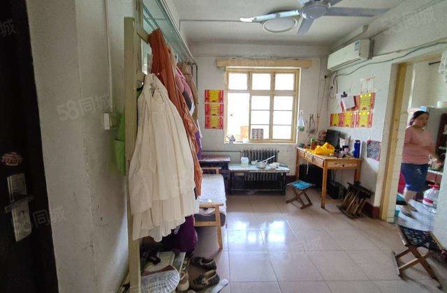 文轩总校 一路之隔 中间楼层可隔3室 有储藏室 性价比很高