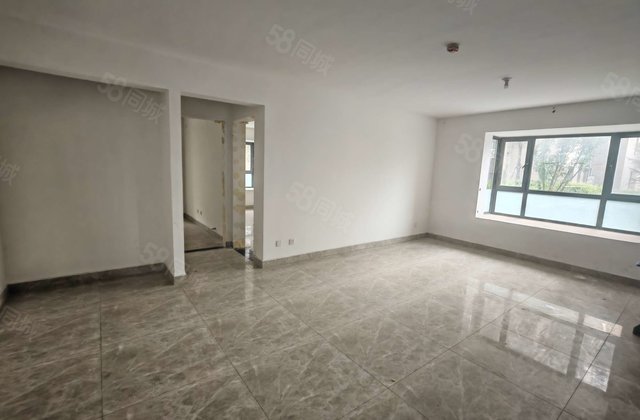 莲湖新城 新出124平大三居 送车位 92万 边户带飘窗