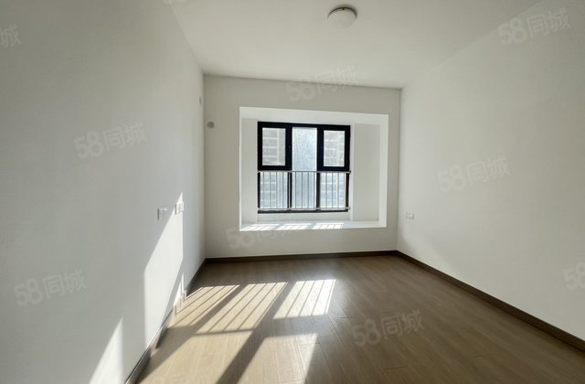 急！刚需三居室！送车储！湖语上院！带装修！新房未住新一中