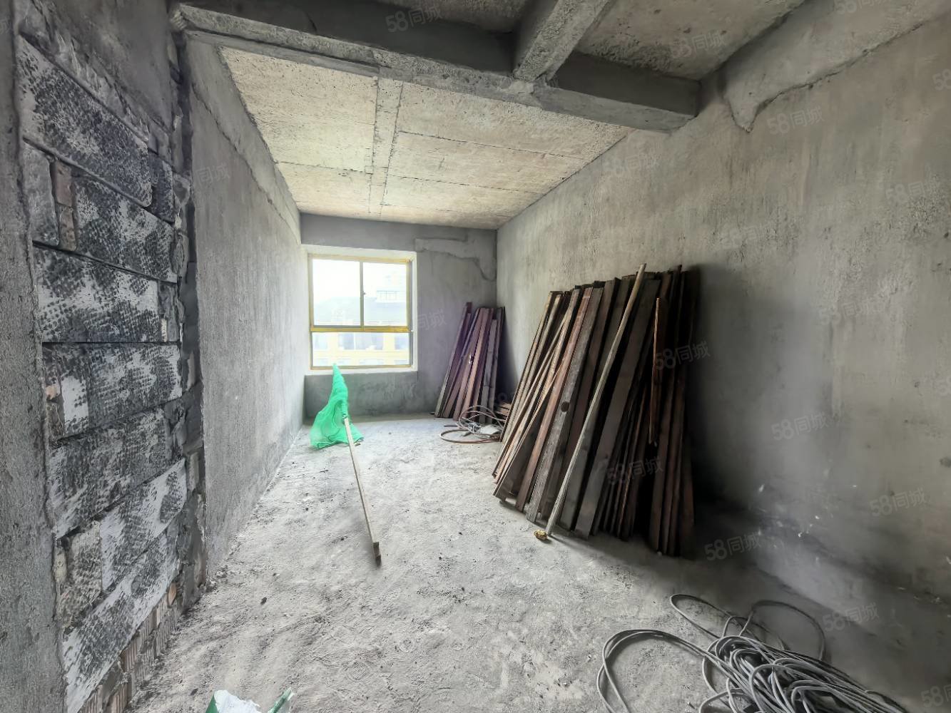 秀江印象7室2厅2卫280㎡南北138万