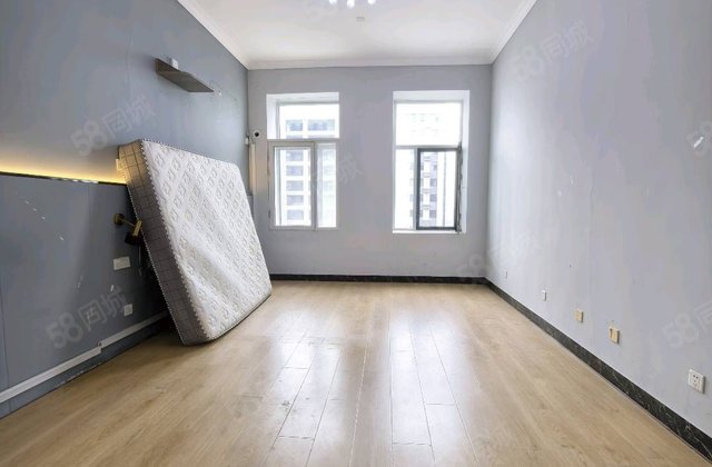 居住办公 45平 阳面 当代国际   入户 住宅水电