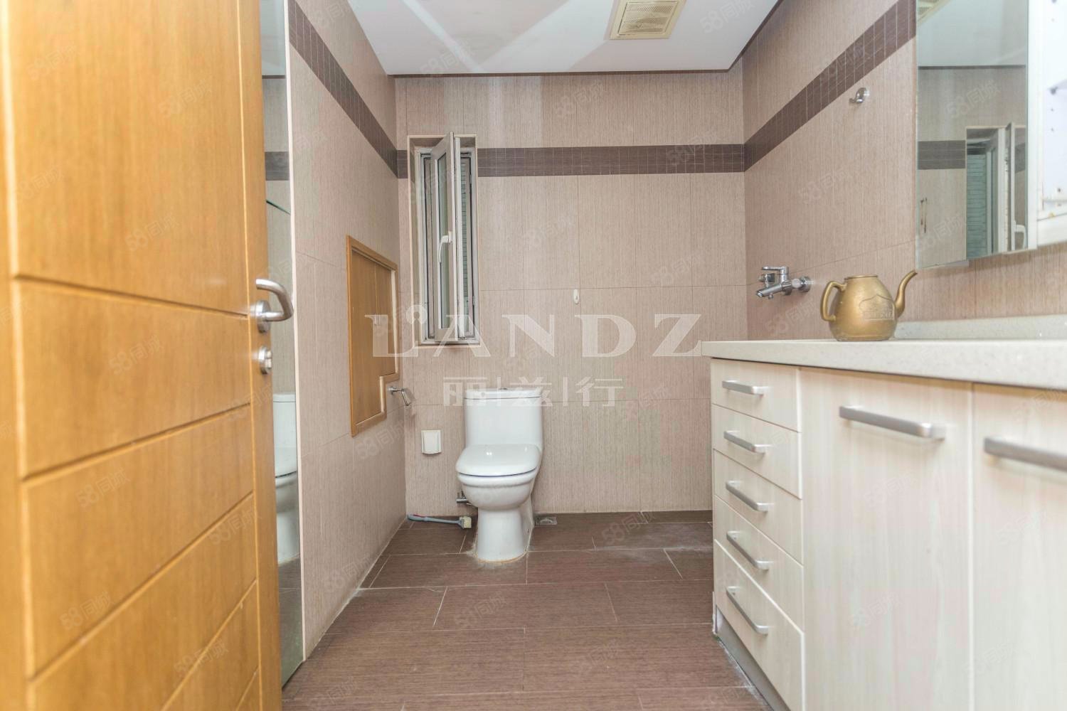 龍灣別墅3室2廳3衛(wèi)366㎡東1790萬