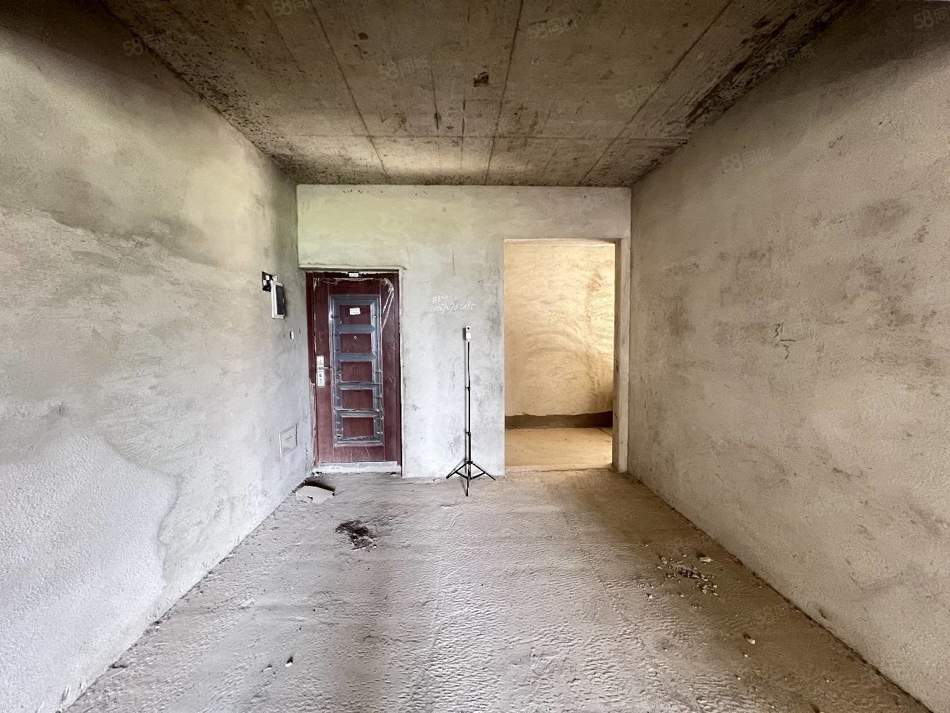 鑫火国际3室2厅2卫128㎡南北43万