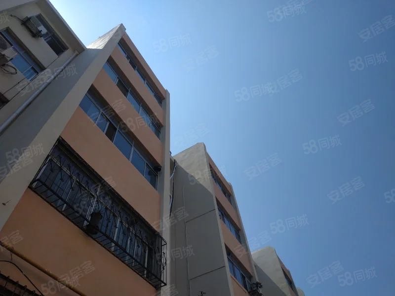 市委一号院4室2厅1卫180㎡南65万