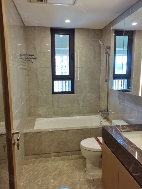 路劲铂隽3室2厅2卫109.33㎡南北195万