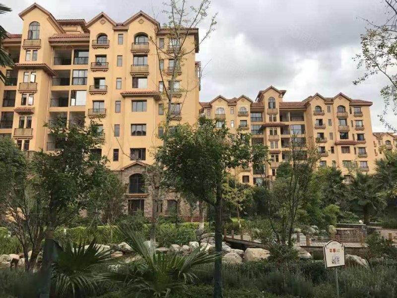 万和花园5室3厅2卫256.89㎡南北498万