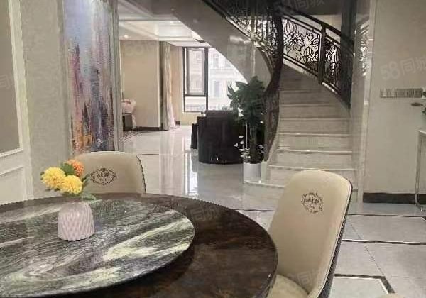 2分住家房产495万29435元/㎡时代御峰豪华装修392平送露台100平左右急