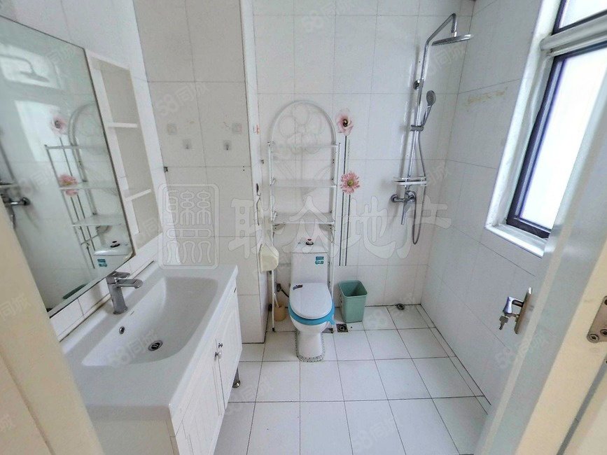 時(shí)代龍和大道3室1廳2衛(wèi)136.08㎡南北375萬