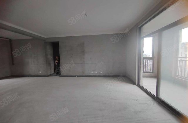 湖畔春晓4室2厅166.8㎡135万二手房图片