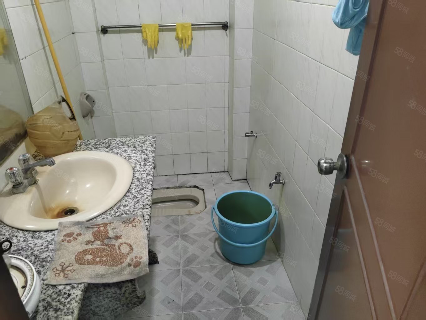 西荣路小区2室1厅1卫64㎡东南22.8万