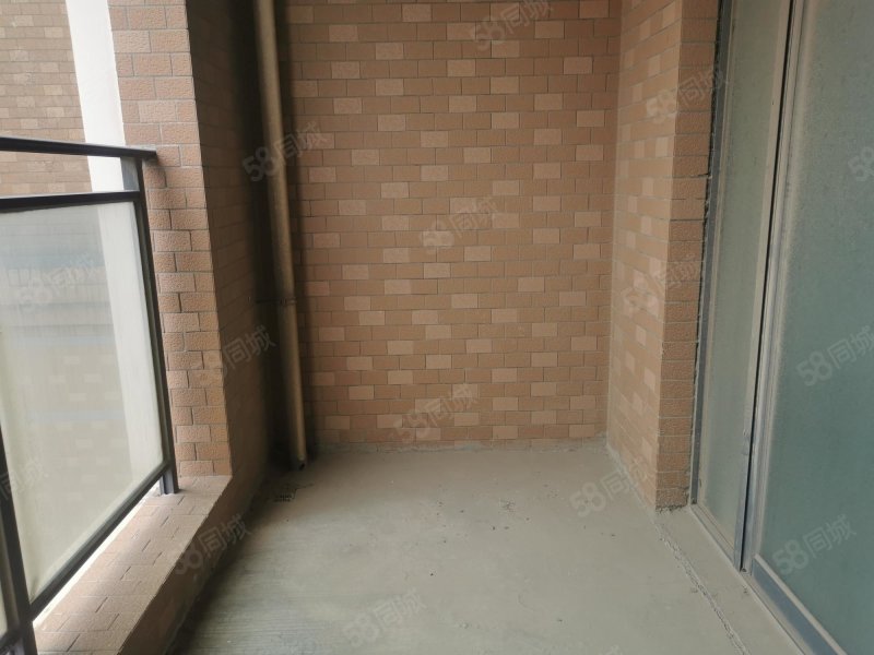 中建国际花园3室2厅2卫118㎡南北57万