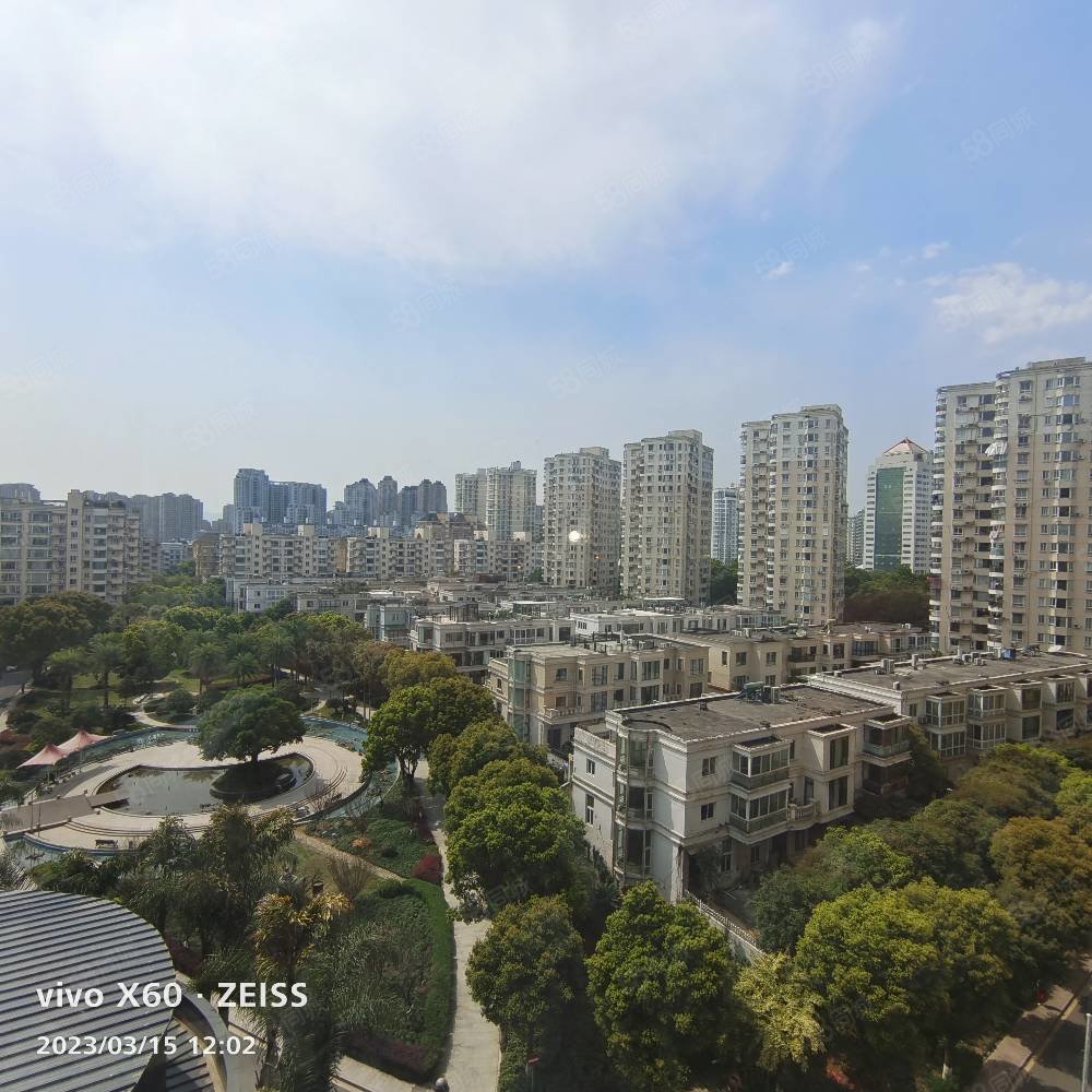 家景花园3室2厅2卫114㎡南北182万