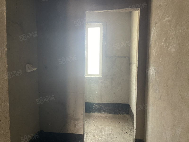 升龙广场3室2厅2卫128㎡南北78万