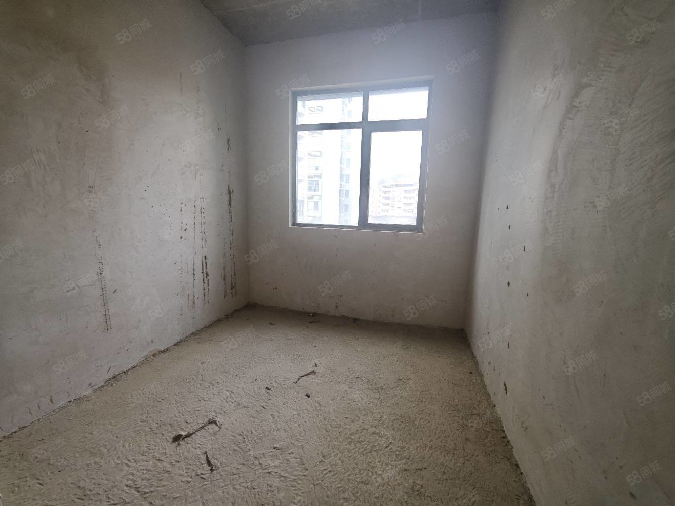 沁香园5室2厅2卫168㎡南北48.8万