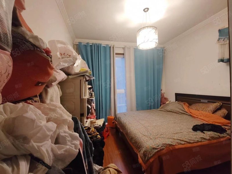 时代商汇3室2厅2卫129㎡南北69.8万