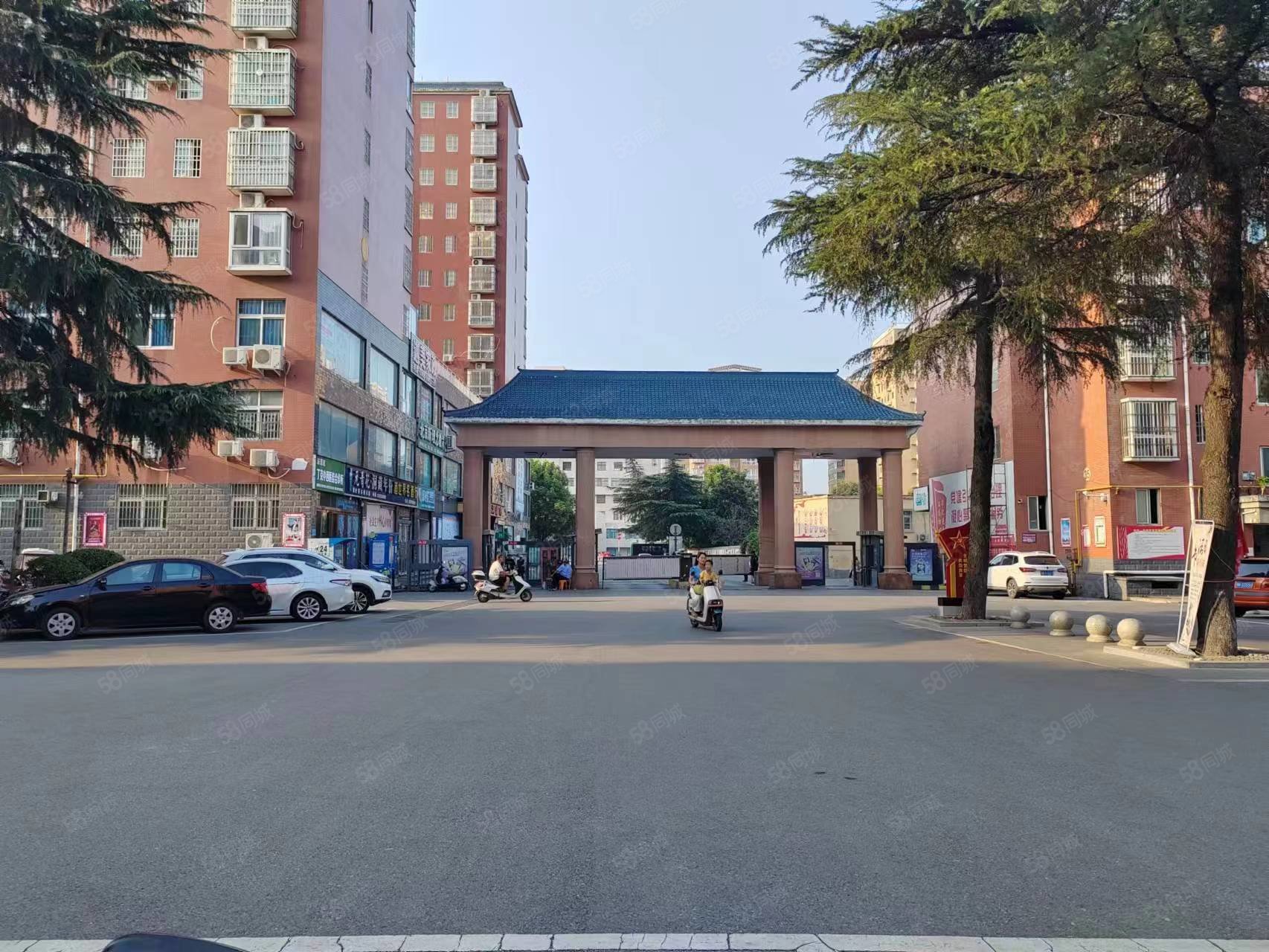 疯抢五证齐全坐等下证大三室电梯精装春华苑