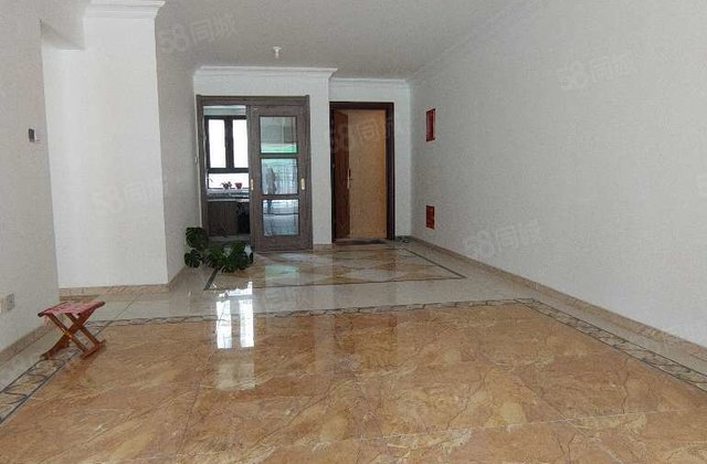 碧桂园翡丽湾  一楼   4室2厅2卫  带车位