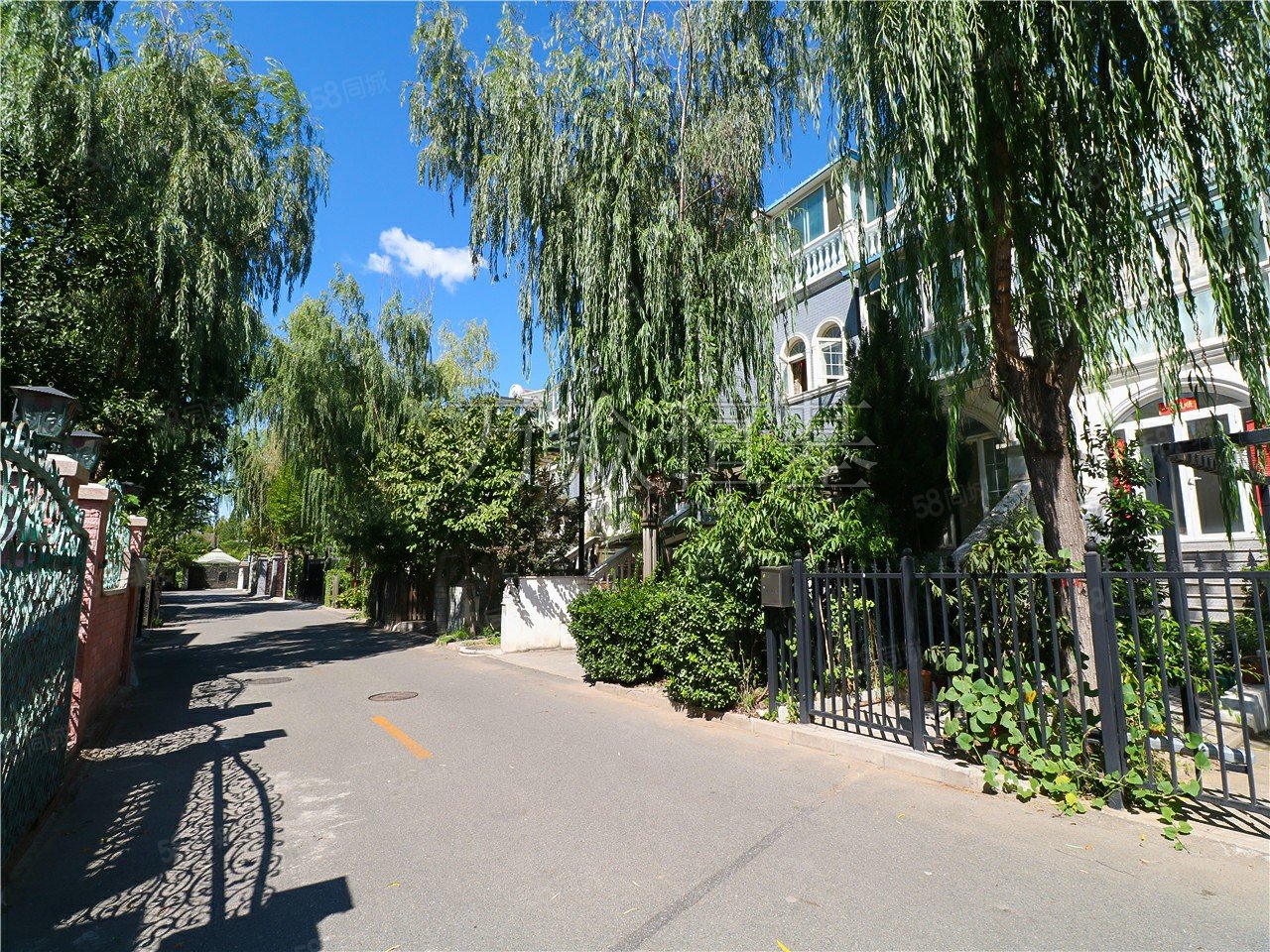 威尼斯花园4室2厅3卫347.88㎡南北1000万