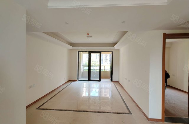 东昌天悦，带车位地下室免大税，边户。