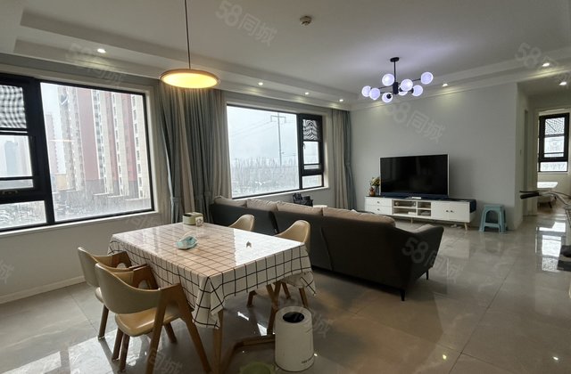 百合新城小高层，东边户 南北通透，中央空调，带储藏室