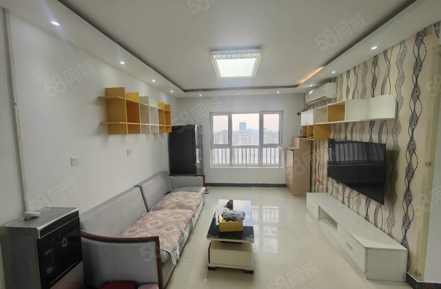 水岸花语。三室精装。送车位。采光  。急售。随时看房