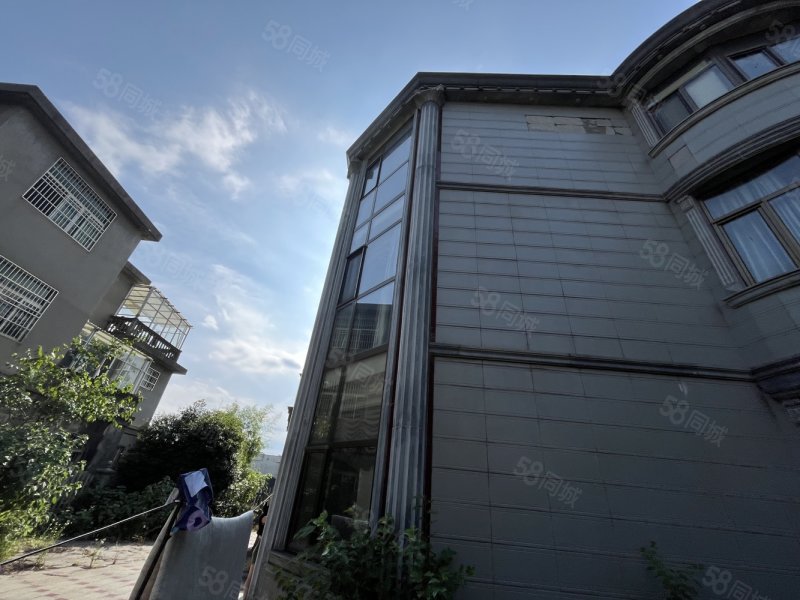 九江市区独栋别墅院子200平米,阳光房2个,露台2个诚心出售