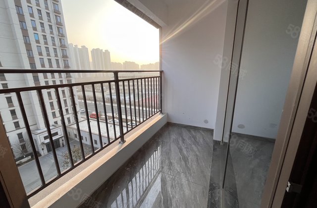 学府印象  出 三叶草小高层新房未住赠车储 随时看房 急售