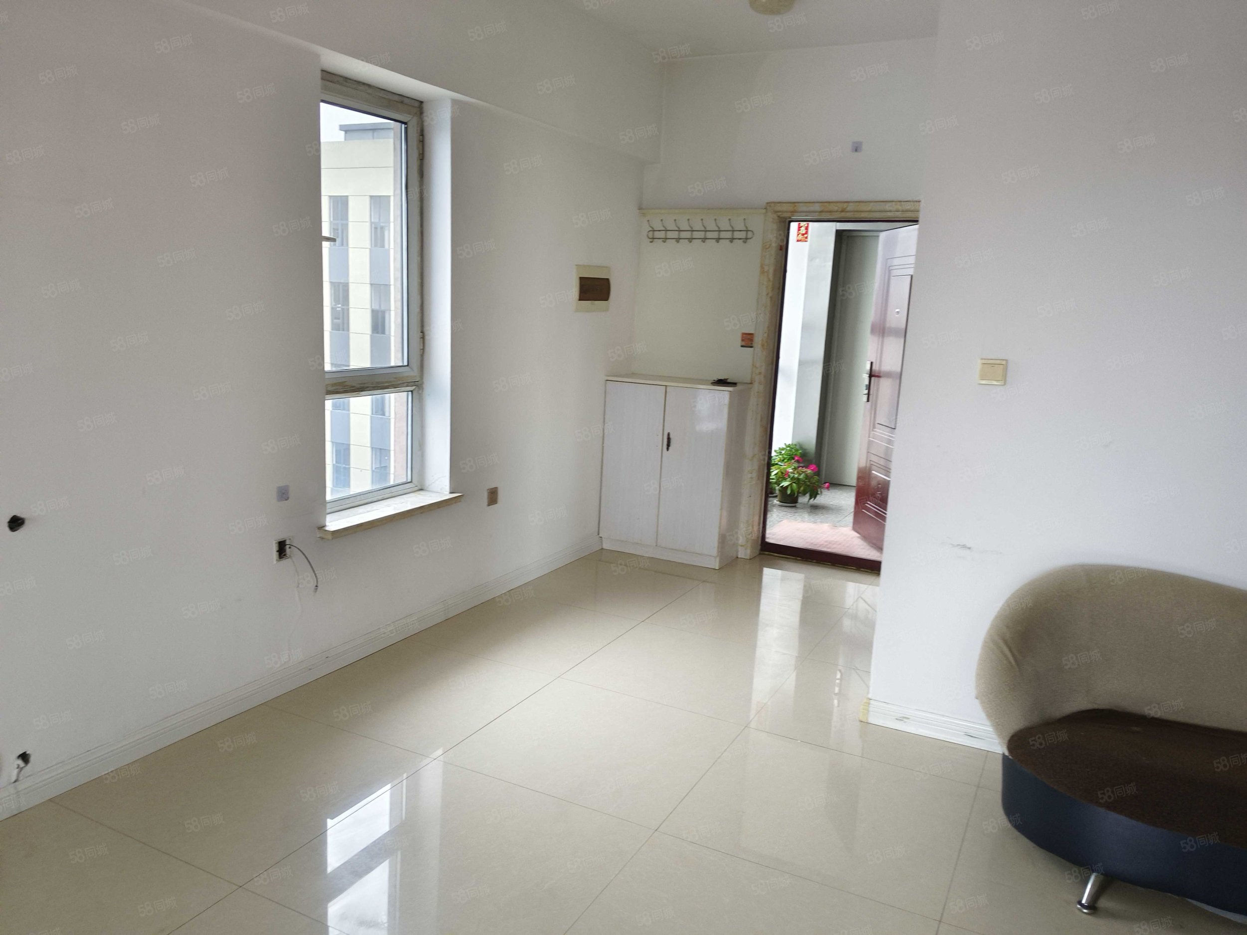 电子商务大楼1室1厅1卫53.99㎡南18.5万