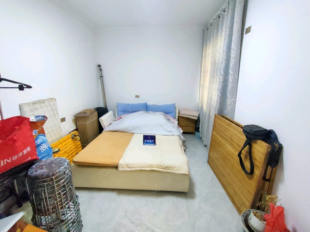 中瑞领航城3室2厅2卫135㎡南北82.8万