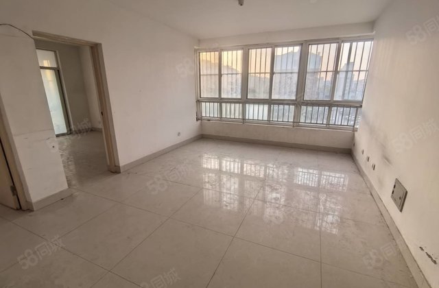 急售香江嘉明水岸新城三楼三室西边户带朝阳大车库随时看房有钥匙