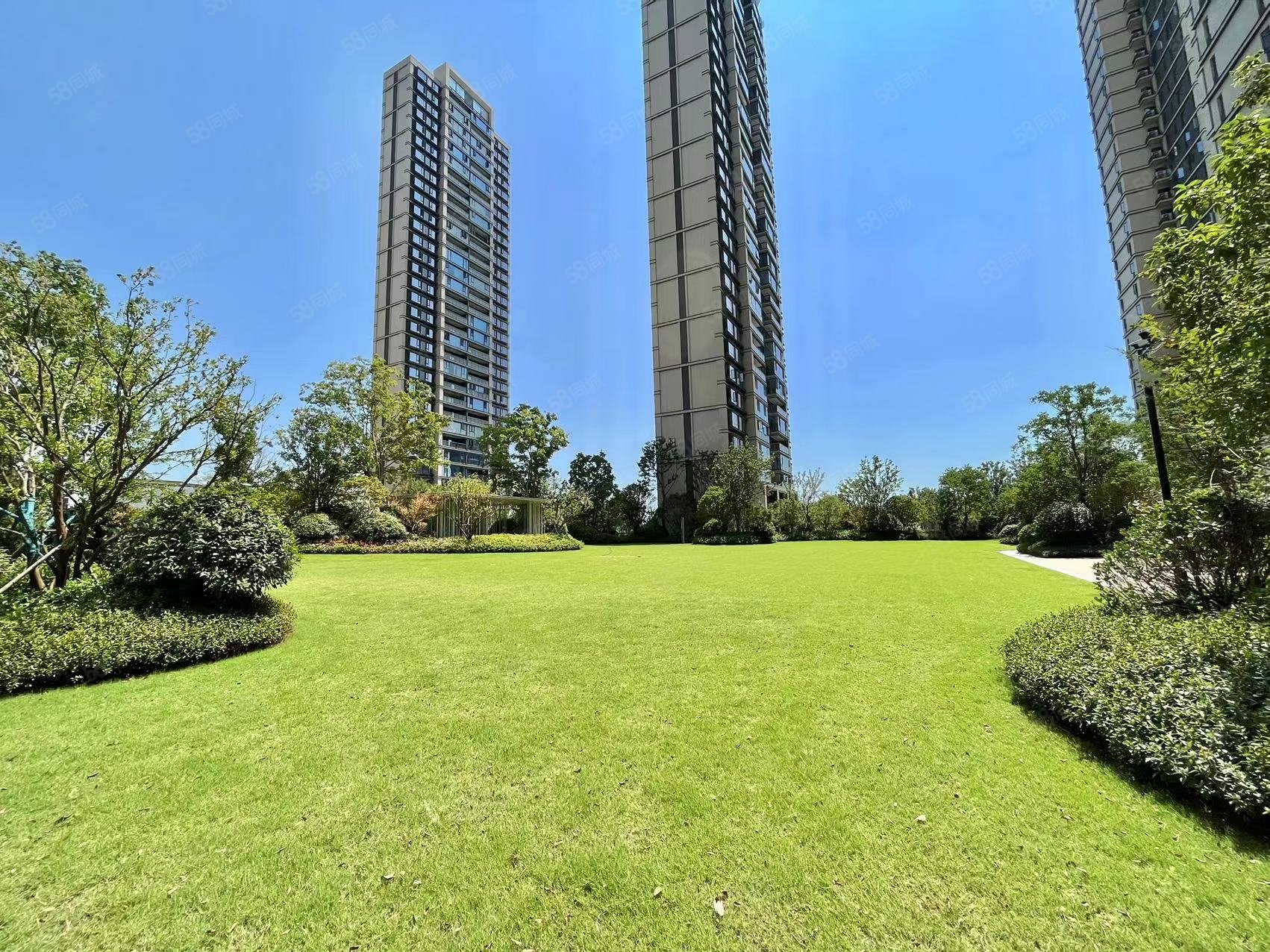 它来了九龙湖的小洲悦30万精装修直接送带中央空调